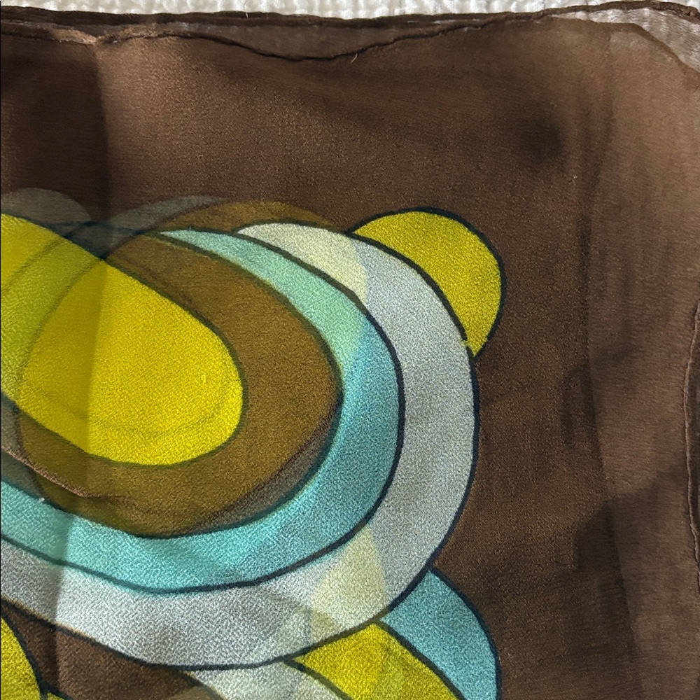 Retro Swirl Pattern Scarf - Picture 2 of 3